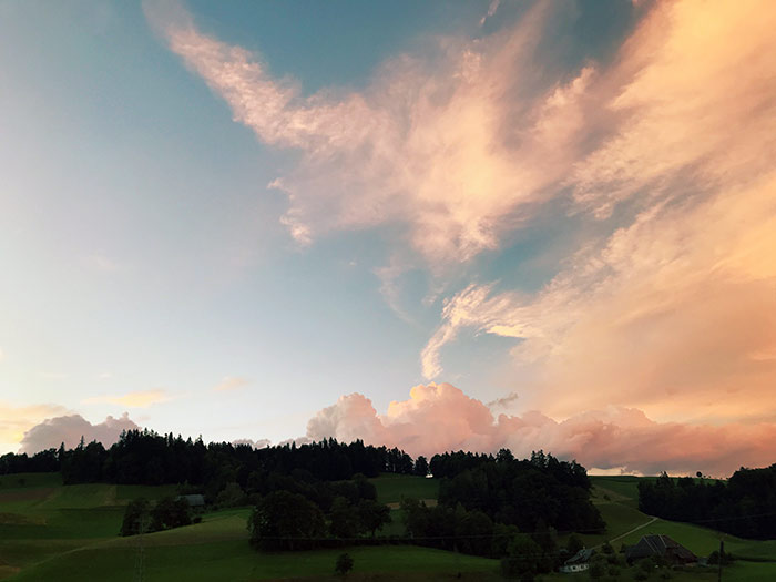 Naturfoto mit hügeligen Landschaft im schweizerischen Mittelland, Emmental