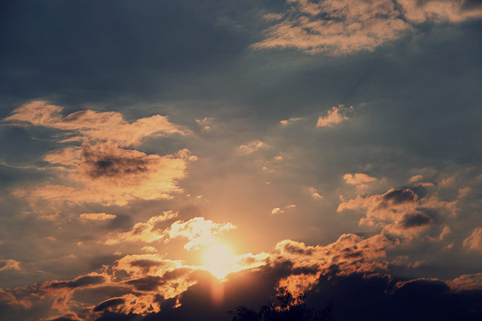 Sonnenuntergang mit Wolkenspiel